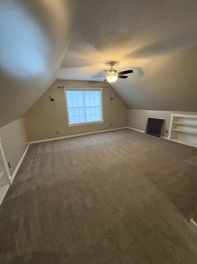 Building Photo - Spacious and well-maintained home located in the heart of Arlington!