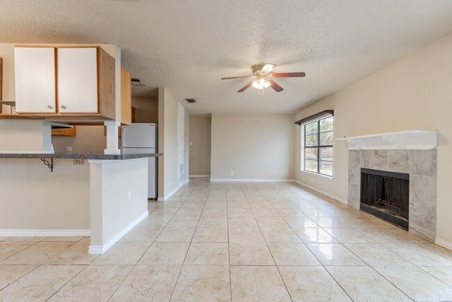 Building Photo - 9402 Valley Ridge