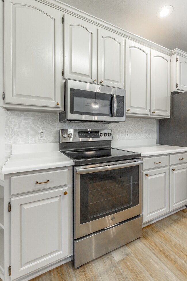 Building Photo - 7782 Prince Dr