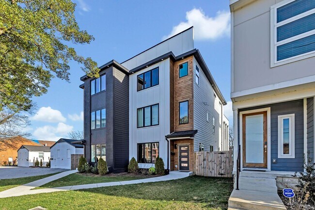 Building Photo - Gorgeous FULLY FURNISHED Home Just Off Charlotte Ave.
