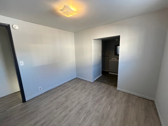 Building Photo - 214 N California Ave