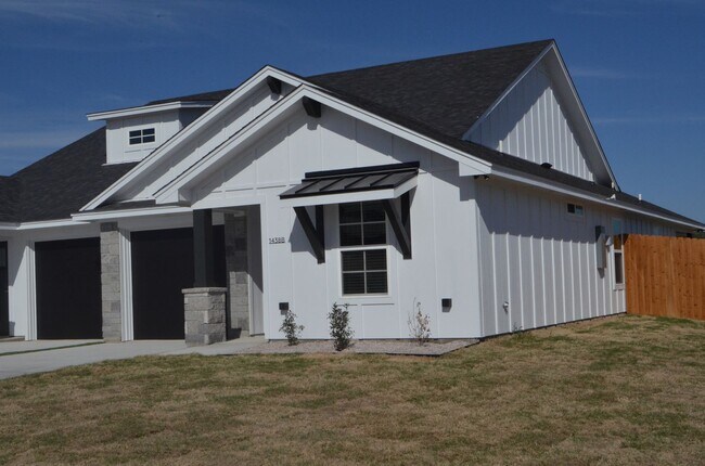 Building Photo - 1438 Walker Pl Blvd