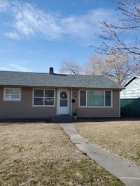 Building Photo - Pet Friendly House