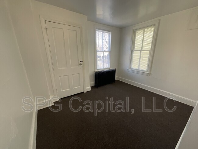 Building Photo - 573 W Princess St