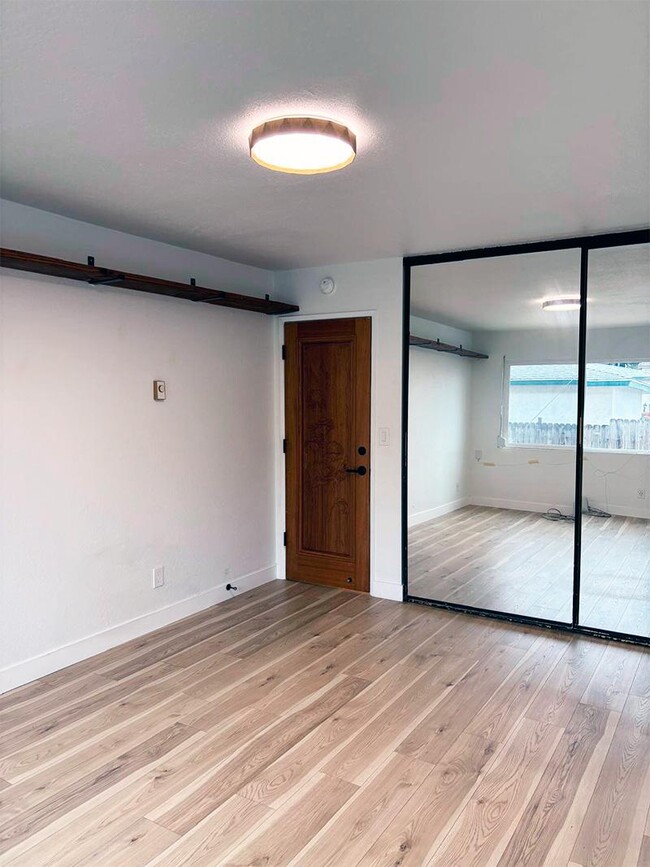 Building Photo - 785 W 19th St