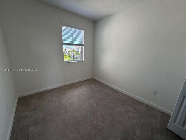 Building Photo - 2464 SE 24th St