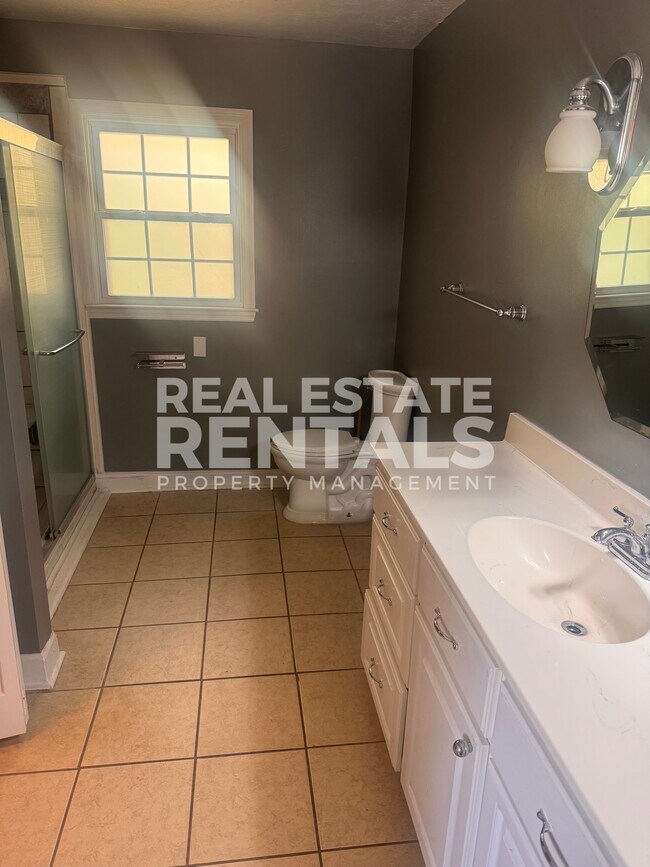 Building Photo - 514 Country Club Pl