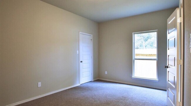 Building Photo - 217 N Carson Cub Ct
