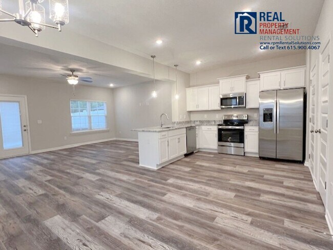 Building Photo - BRAND-NEW Stunning END-unit townhome in Manchester, attached garage!