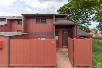 Building Photo - Spacious 4BR/2.5BA/2PKG Townhome with Ocea...