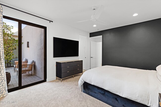 Building Photo - 5841 N Echo Canyon Cir