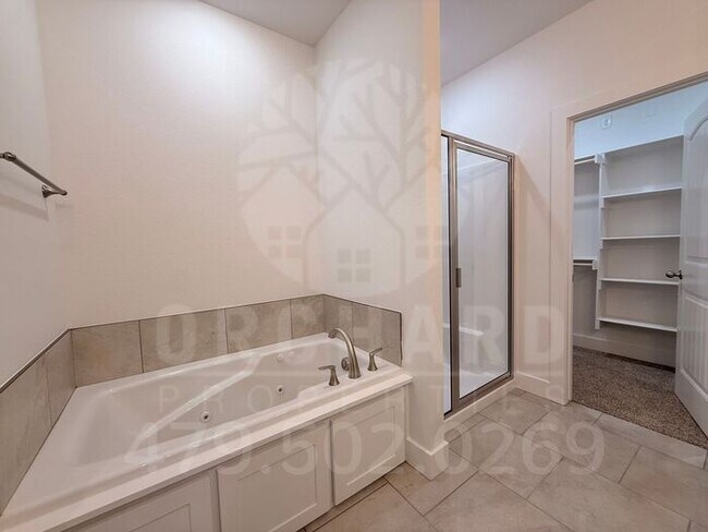 Building Photo - Bella Vista Single-Family Home- 2 Bed/ 2 Bath with Hobby Room- Stunning Ellison Plan