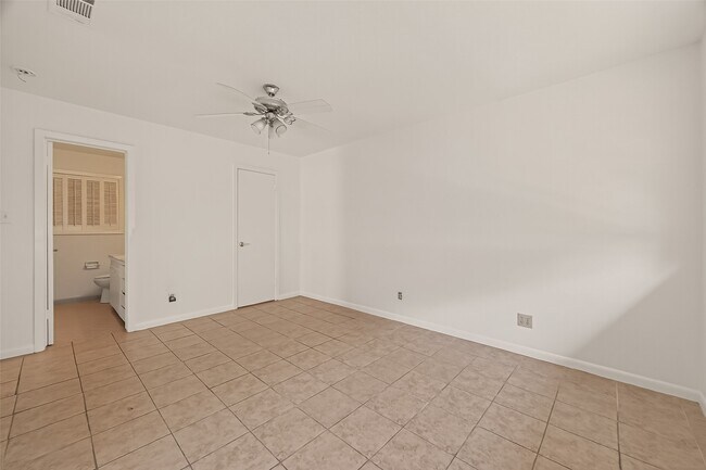 Building Photo - 6426 Mobud Dr