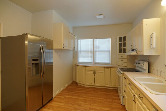 Building Photo - 1209 S J St