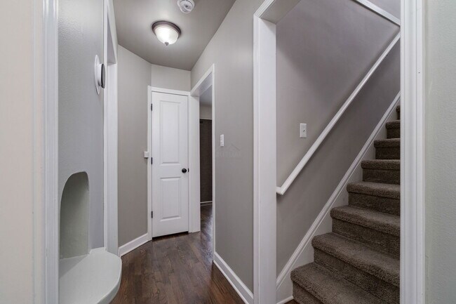 Building Photo - 537 Bird Ave