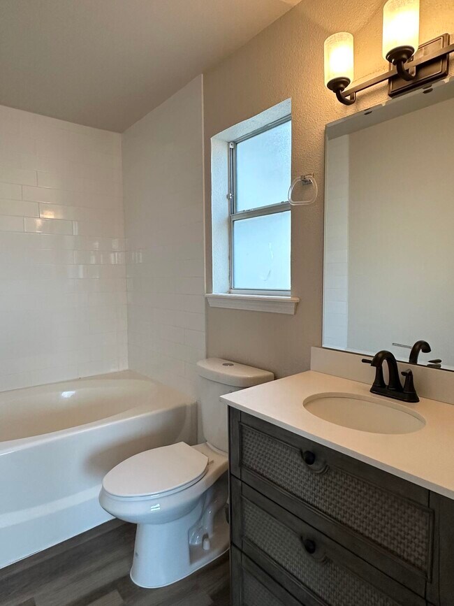 Building Photo - 760 Desert Ash Dr