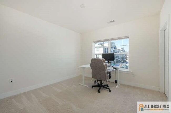 Building Photo - 421 Tavern Rd