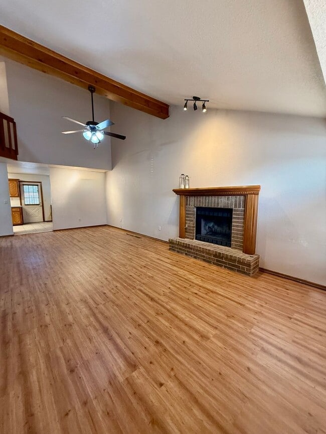 Building Photo - Spacious 3 bed, 2.5 Bath 2-story Home in South Okc