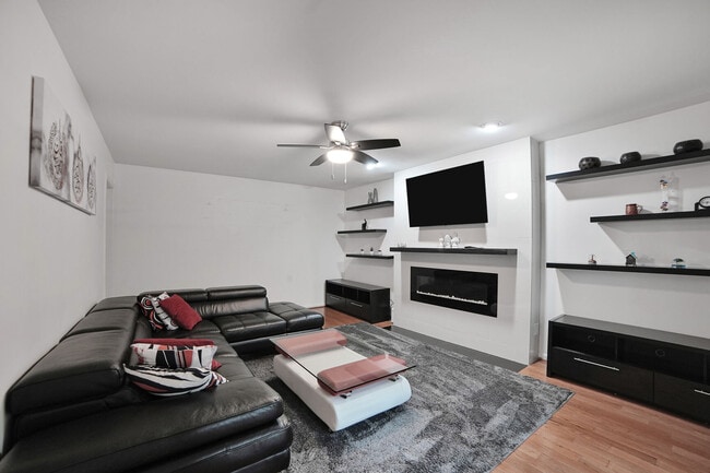 Building Photo - 18420 Shady View Ln