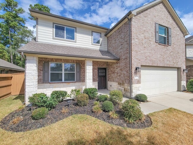 Building Photo - Very functional floor plan, has game room/home office, covered back patio on a big lot. Primary o...