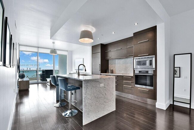 Building Photo - 900 Biscayne Blvd
