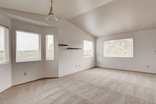 Building Photo - Recently Updated 2-Bedroom 2nd Floor Condo