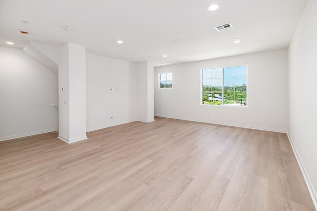 Building Photo - 4618 Catmint Ln