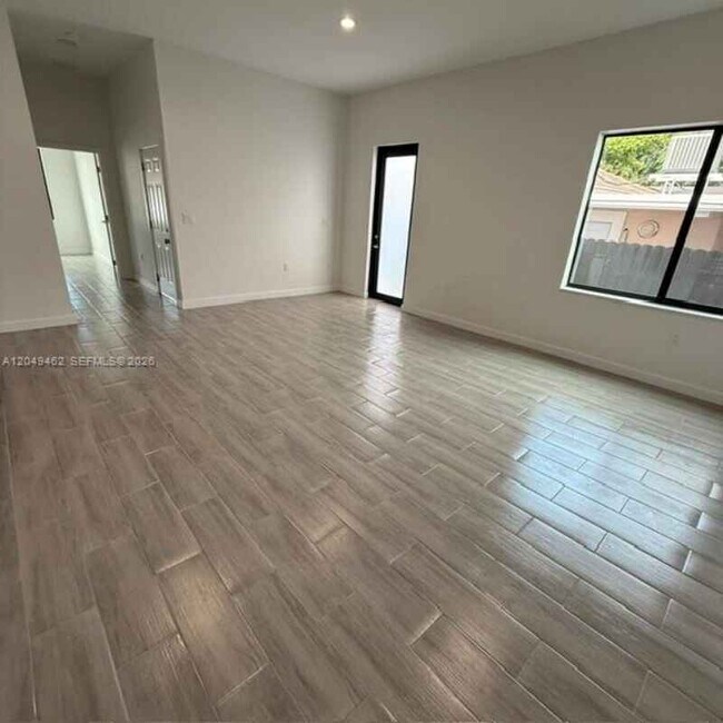Building Photo - 6140 SW 39th St