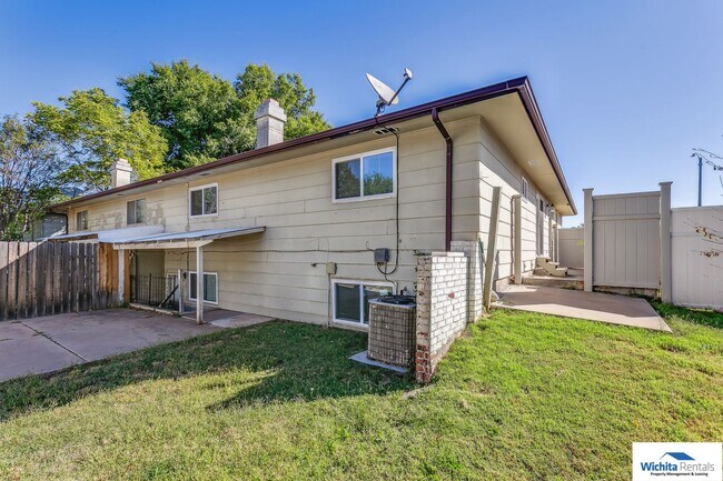 Building Photo - 3 bedroom 2 bath duplex - SE Wichita