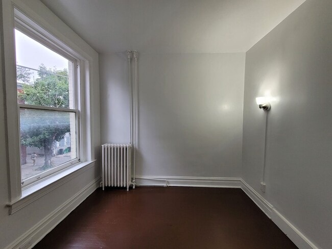 Building Photo - 1 Bedroom 1 Bath, Laundry Available-York City SD