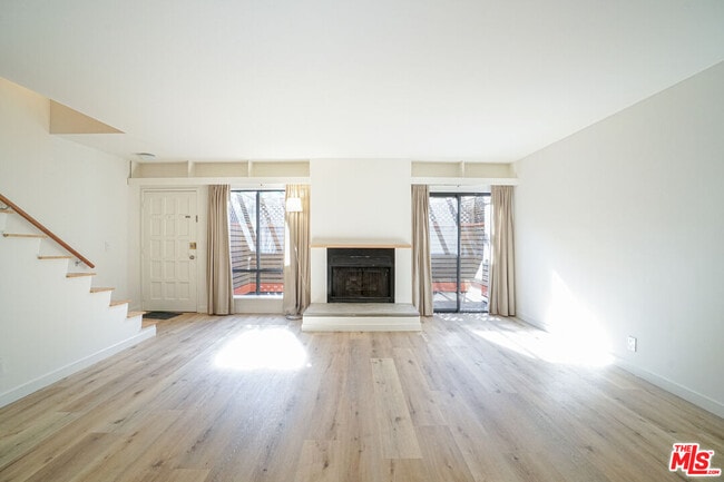 Building Photo - 1534 N Formosa Ave