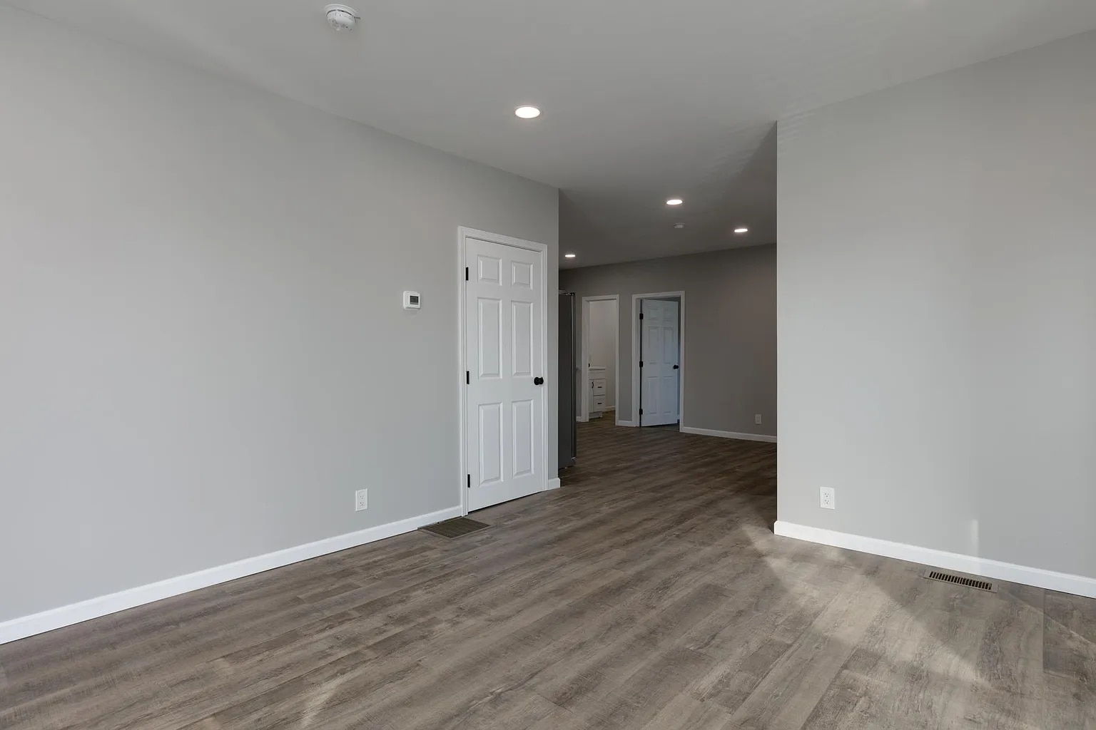 Building Photo - 318 Bronson St