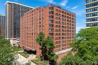 Building Photo - 5815 N Sheridan Rd