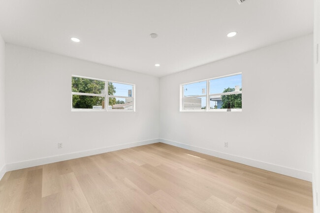 Building Photo - 111 W 35th St