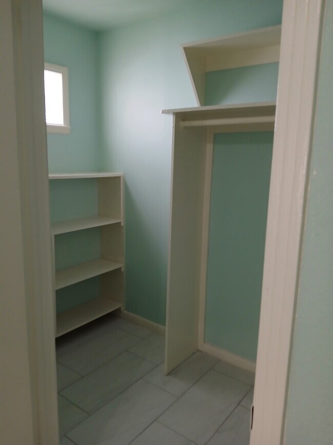 Building Photo - 115 Coyle Pl