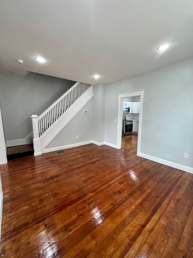 Building Photo - Fully Renovated 4 Bedroom, 2.5 Bath Home-Move In Ready