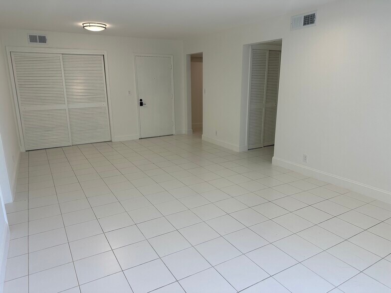 Building Photo - 1200 Mariposa Ave