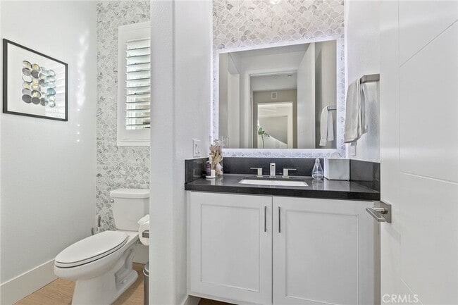 Building Photo - 70 Ray