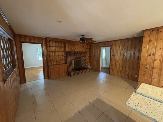 Building Photo - 726 Wisteria Dr
