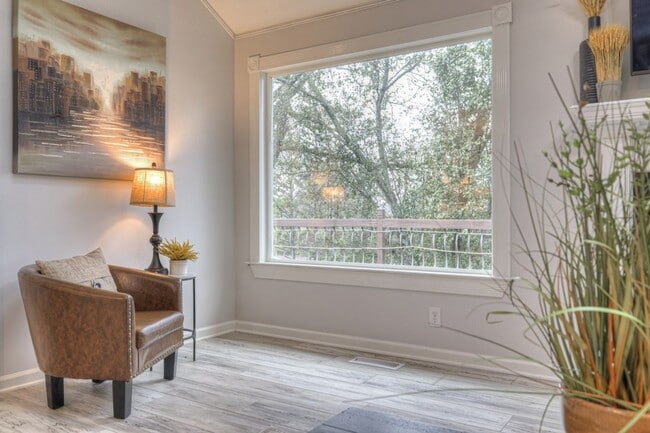 Building Photo - 204 Hogan Ln