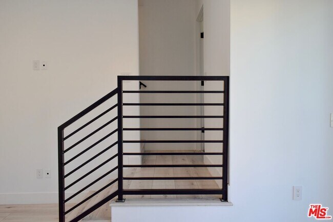 Building Photo - 15328 Weddington St