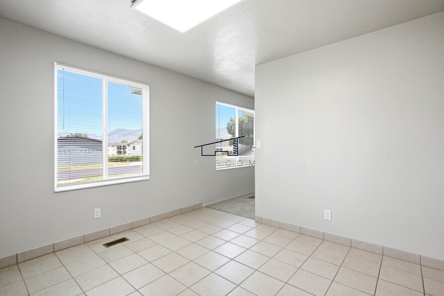 Building Photo - 445 W 4900 S