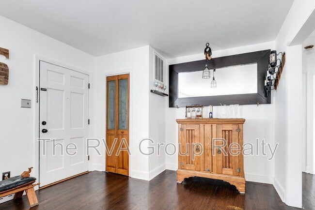 Building Photo - 6325 Glyndon Ln
