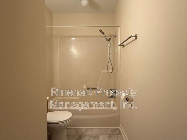 Building Photo - 2083 Ridgecrest Rd