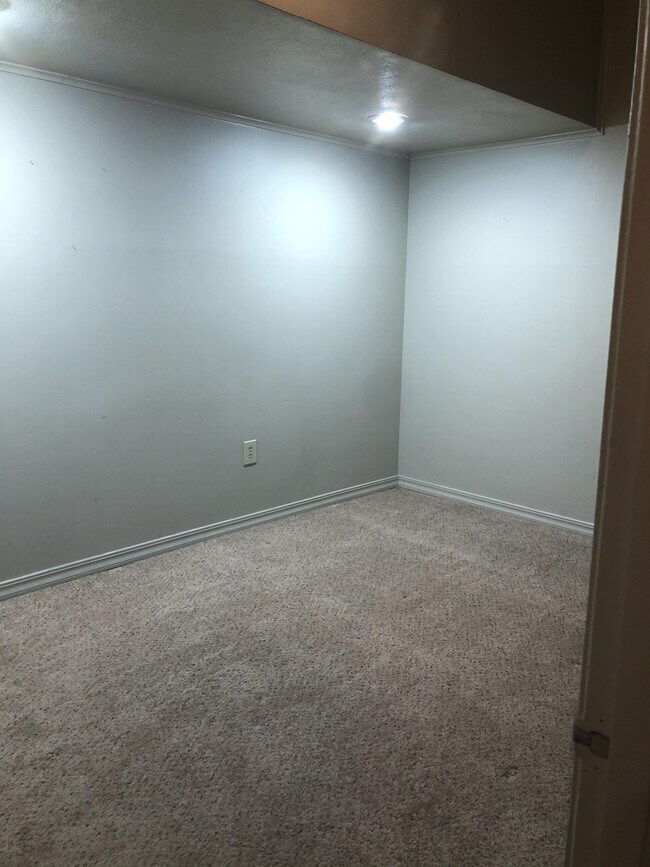 Building Photo - 428 W Locust St