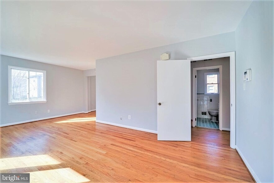 Building Photo - 1912 S Glebe Rd