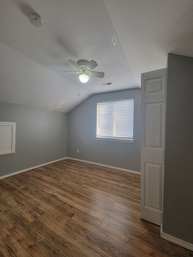 Building Photo - Newly Listed Home Close to Joint Base Lewis-McChord