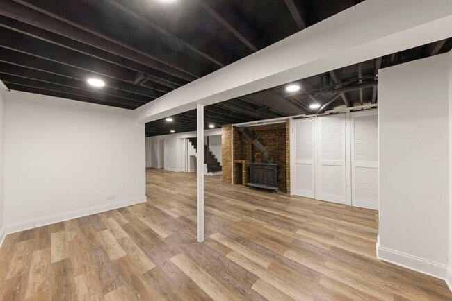 Building Photo - 721 W Jefferson Ave