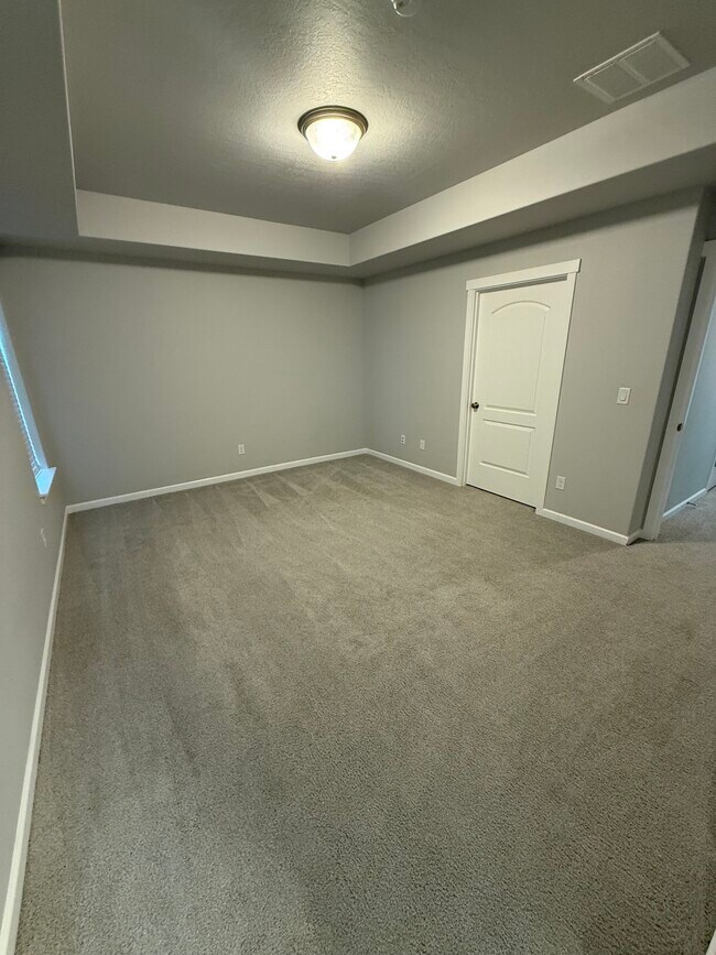 Building Photo - 303 Emerald Ave