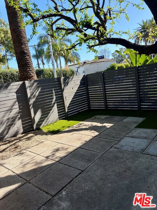 Building Photo - 2425 Ocean Ave